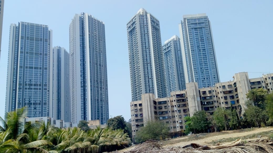 Building - Oberoi Esquire, Goregaon East